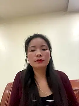 Bee Yellow00 online show from 11/04/25, 04:33