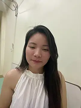 Bee Yellow00 online show from 02/26/26, 05:06