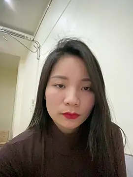 Bee Yellow00 online show from 03/05/26, 04:41