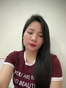 Bee Yellow00 online show from 03/13/26, 04:41