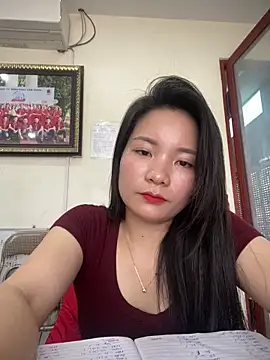 Bee Yellow00 online show from 03/21/26, 08:52