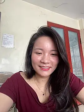 Bee Yellow00 online show from 05/29/26, 02:42