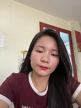 Bee Yellow00 online show from 06/03/26, 04:26