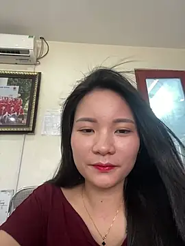Bee Yellow00 online show from 06/08/26, 04:46