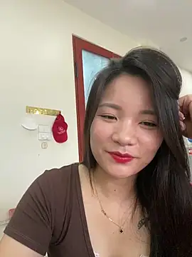 Bee Yellow00 online show from 07/01/26, 04:25