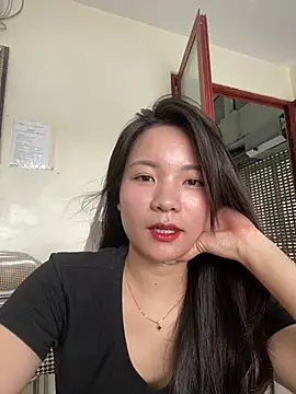 Bee Yellow00 online show from 07/25/26, 02:20