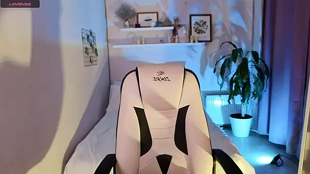 PollyRouge   online show from 11/22/25, 02:05