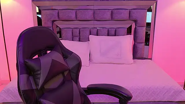 Bella Clark2 online show from 11/29/25, 04:15