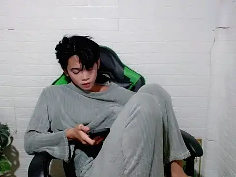 AsianCuteGuy21 online show from 04/05/26, 05:10
