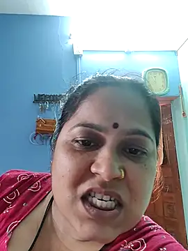 Snapshot of TINALOVES143 chatting on 10/29/25, 06:26 TINALOVES143 online show from 10/29/25, 06:26