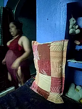 Snapshot of TINALOVES143 chatting on 10/31/25, 04:52 TINALOVES143 online show from 10/31/25, 04:52