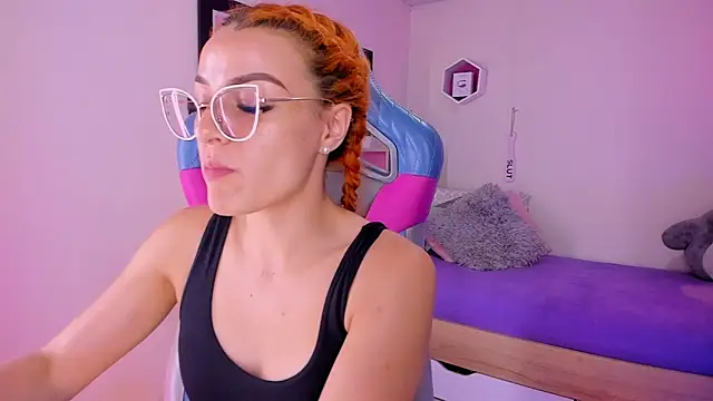 Snapshot of celeste_blazze_ chatting on 01/15/26, 04:00 celeste blazze online show from 01/15/26, 04:00