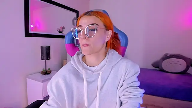 Snapshot of celeste_blazze_ chatting on 02/17/26, 04:46 celeste blazze online show from 02/17/26, 04:46