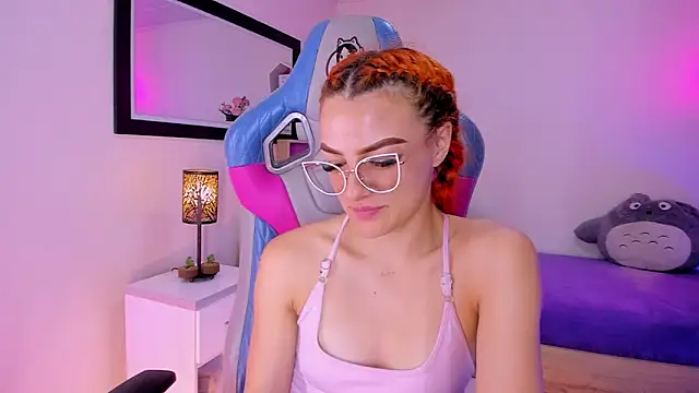 Snapshot of celeste_blazze_ chatting on 02/18/26, 04:14 celeste blazze online show from 02/18/26, 04:14