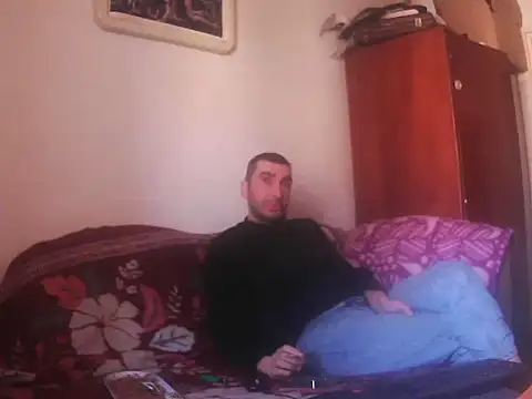 Snapshot of alin42xx chatting on 11/07/25, 08:36 alin42xx online show from 11/07/25, 08:36