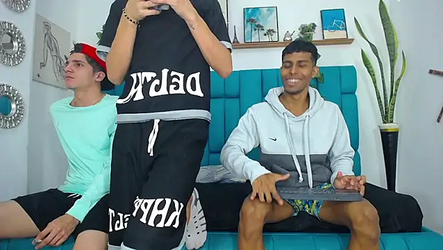 Hot Boys Latinos X online show from 11/08/25, 10:08