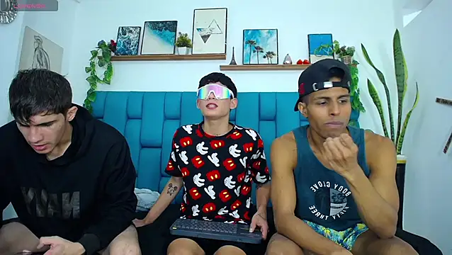 Hot Boys Latinos X online show from 12/19/25, 10:17