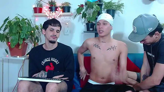 Hot Boys Latinos X online show from 04/05/26, 07:44