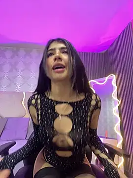 MAIILY TAY online show from 11/13/25, 12:15