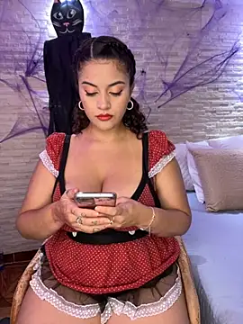 Snapshot of amellita-33 chatting on 10/29/25, 06:15 amellita-33 online show from 10/29/25, 06:15