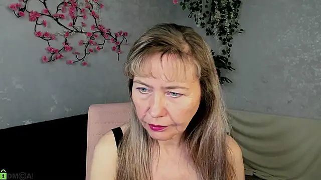 Carla Vogue online show from 11/10/25, 04:00