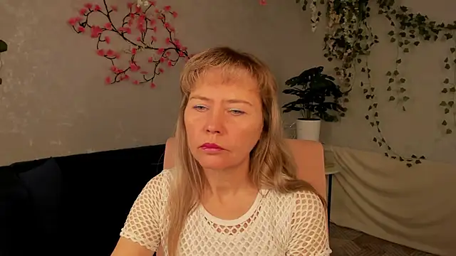 Carla Vogue online show from 11/17/25, 03:12