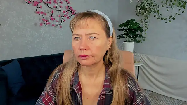 Carla Vogue online show from 11/18/25, 02:50