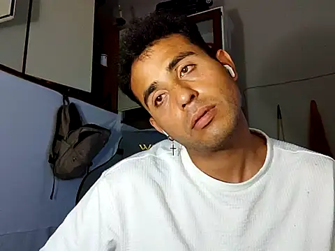 Snapshot of mrberemgena420 chatting on 05/31/26, 11:17 mrberemgena420 online show from 05/31/26, 11:17