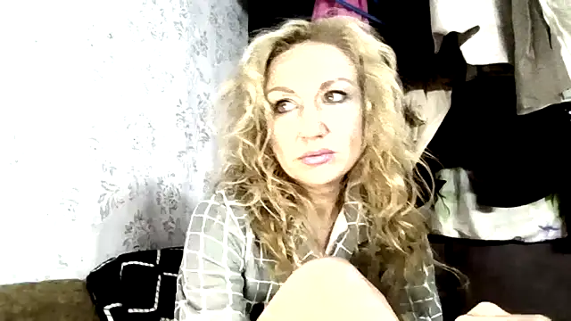 LilaniLoverx online show from 12/20/25, 10:22