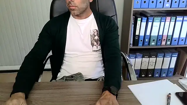 Snapshot of Evasionee chatting on 10/24/25, 01:18 Evasionee online show from 10/24/25, 01:18