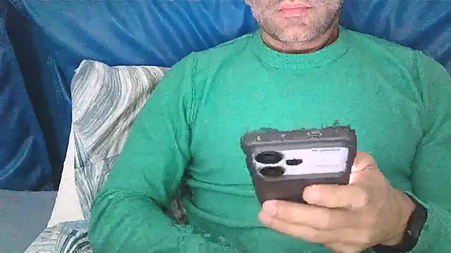 Snapshot of Evasionee chatting on 10/27/25, 08:57 Evasionee online show from 10/27/25, 08:57