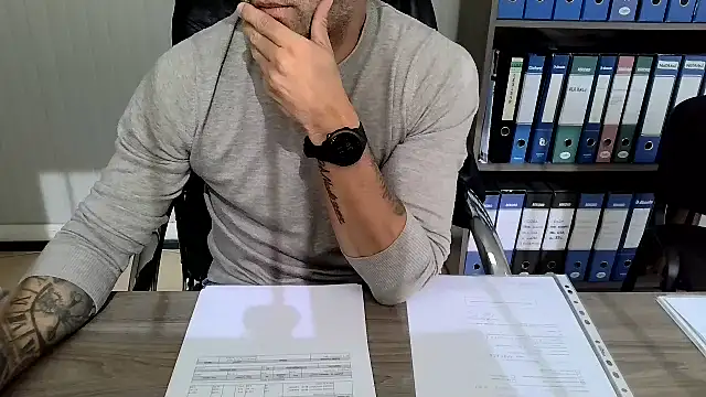 Snapshot of Evasionee chatting on 10/28/25, 10:41 Evasionee online show from 10/28/25, 10:41