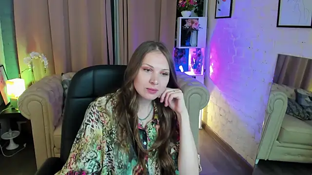 Snapshot of Alma_Diaz chatting on 10/28/25, 05:44 Alma Diaz online show from 10/28/25, 05:44