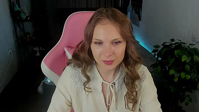 Snapshot of Alma_Diaz chatting on 10/29/25, 06:04 Alma Diaz online show from 10/29/25, 06:04