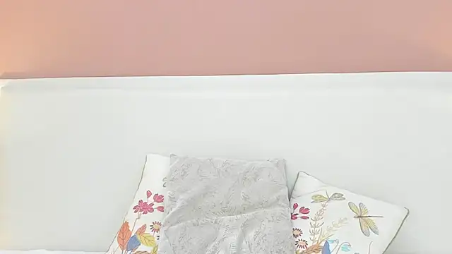 Snapshot of _Laylaa chatting on 10/27/25, 12:09  Laylaa online show from 10/27/25, 12:09