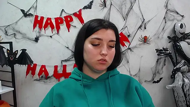 Snapshot of ScarletCargo chatting on 11/05/25, 11:10 ScarletCargo online show from 11/05/25, 11:10