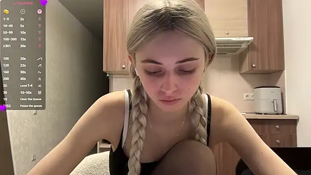 Snapshot of AidaGloshen chatting on 05/18/26, 03:29 AidaGloshen online show from 05/18/26, 03:29