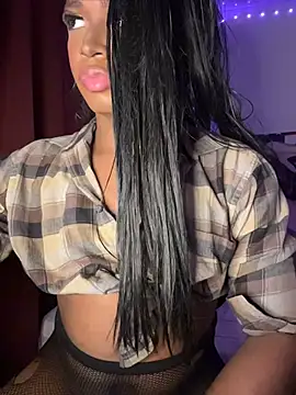 Snapshot of cherxyl_royal chatting on 07/18/26, 02:05 cherxyl royal online show from 07/18/26, 02:05