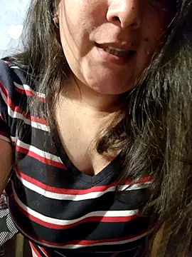 Snapshot of Clara_Arg chatting on 10/31/25, 12:17 Clara Arg online show from 10/31/25, 12:17