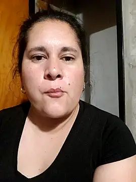 Snapshot of Clara_Arg chatting on 11/15/25, 02:20 Clara Arg online show from 11/15/25, 02:20