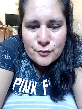 Snapshot of Clara_Arg chatting on 11/25/25, 02:39 Clara Arg online show from 11/25/25, 02:39
