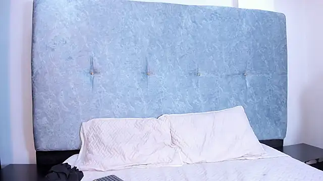 Catalina Bonnet online show from 10/29/25, 03:42