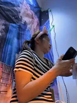 Snapshot of Zuzu-6 chatting on 05/27/26, 03:36 Zuzu-6 online show from 05/27/26, 03:36