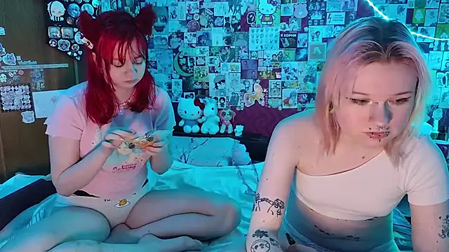 Snapshot of PinkiePurr chatting on 11/16/25, 07:19 PinkiePurr online show from 11/16/25, 07:19