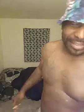 Snapshot of EggplantMonster4 chatting on 10/25/25, 05:04 EggplantMonster4 online show from 10/25/25, 05:04