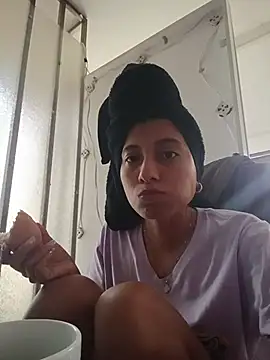 Snapshot of YeseniaRodriguez3 chatting on 11/21/25, 05:33 YeseniaRodriguez3 online show from 11/21/25, 05:33