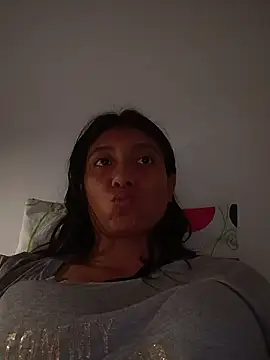 Snapshot of YeseniaRodriguez3 chatting on 01/08/26, 10:23 YeseniaRodriguez3 online show from 01/08/26, 10:23