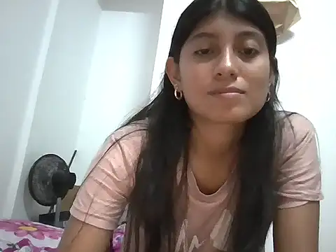 YeseniaRodriguez3 online show from 03/10/26, 12:26