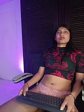 YeseniaRodriguez3 online show from 04/08/26, 01:11