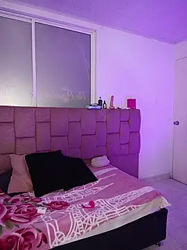 YeseniaRodriguez3 online show from 05/22/26, 12:44